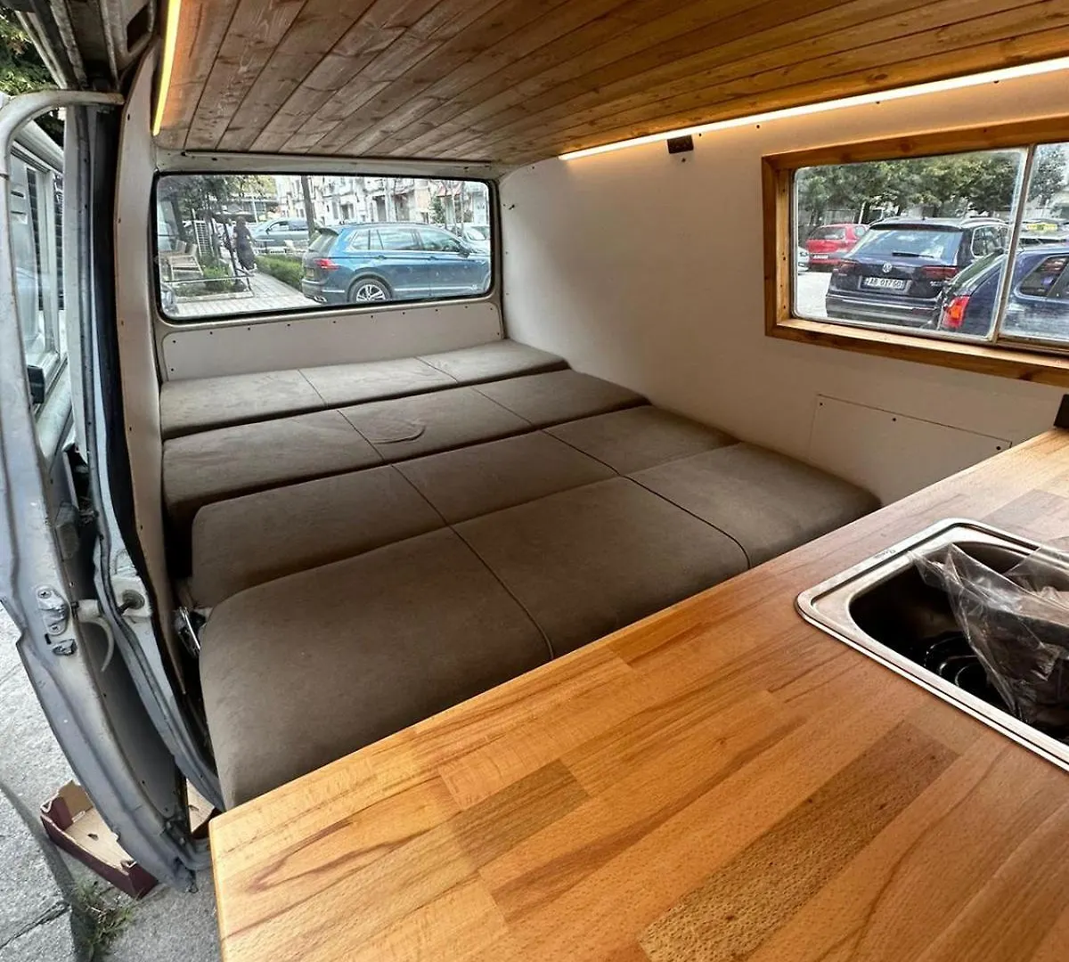 טיראנה Rent Van Dibs אתר קמפינג
