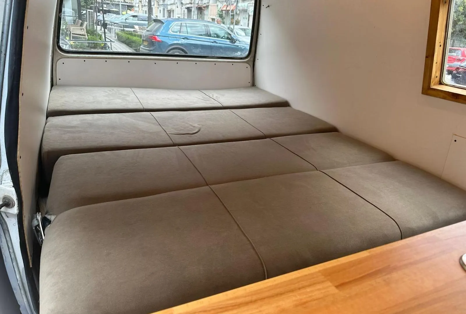טיראנה Rent Van Dibs